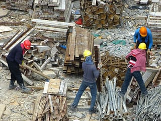 marches-construction-feraille-equipe